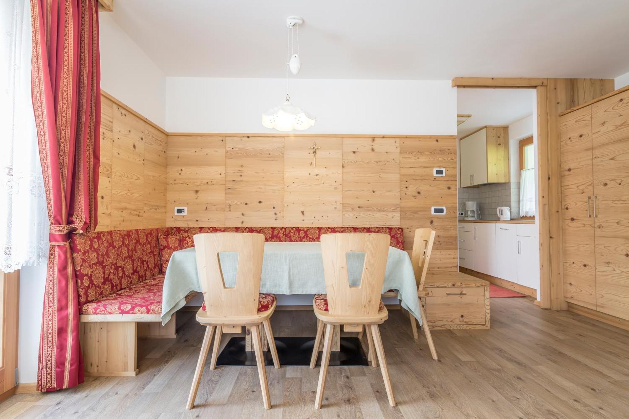 Garni Jasmin Hotell San Cassiano  Exteriör bild