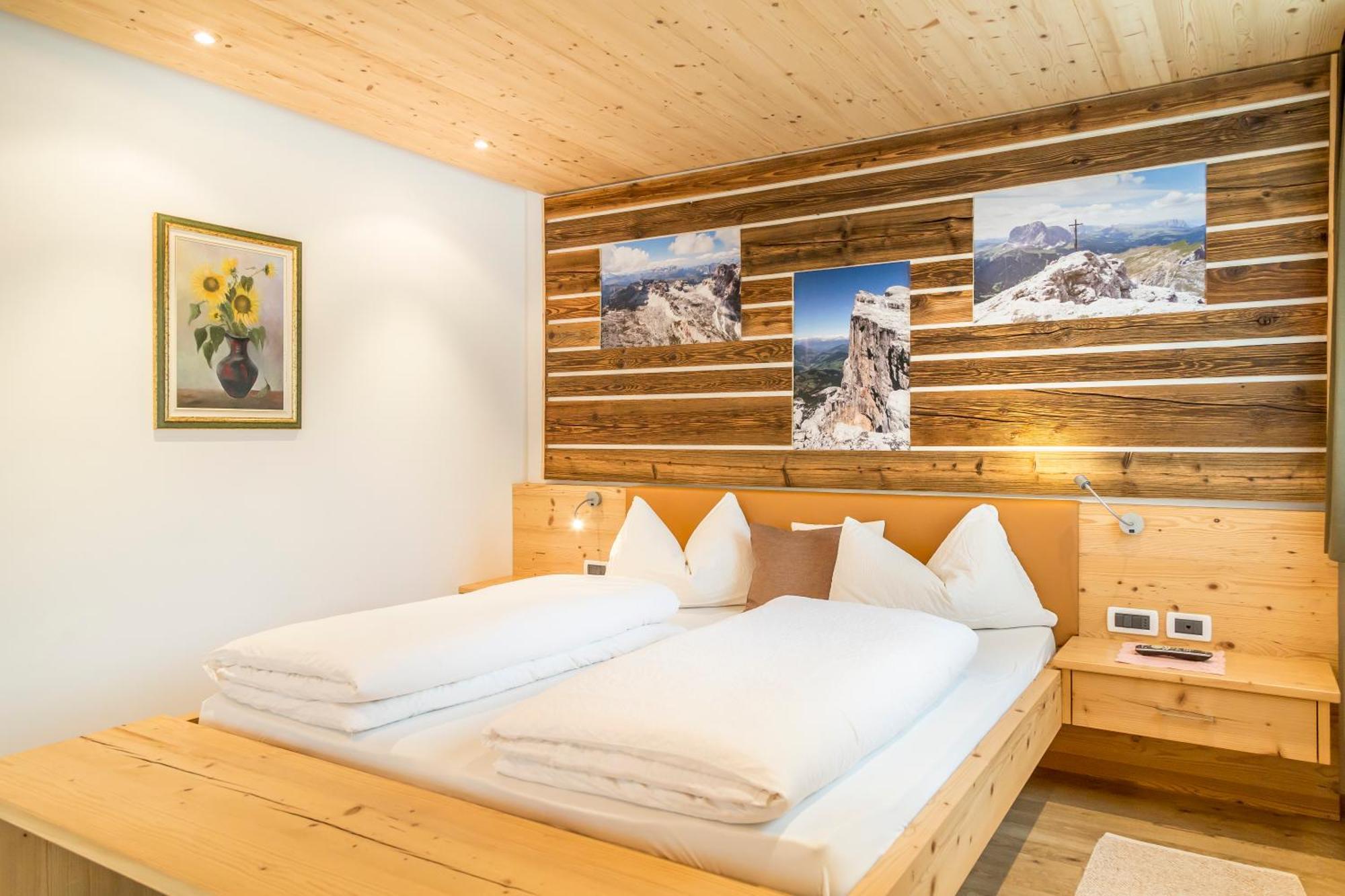 Garni Jasmin Hotell San Cassiano  Exteriör bild