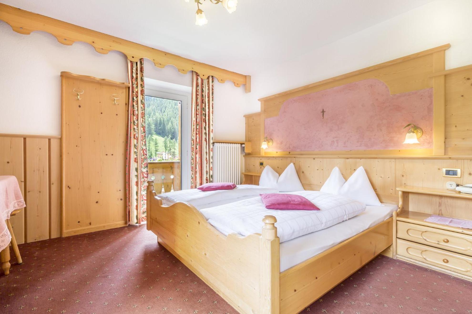 Garni Jasmin Hotell San Cassiano  Rum bild