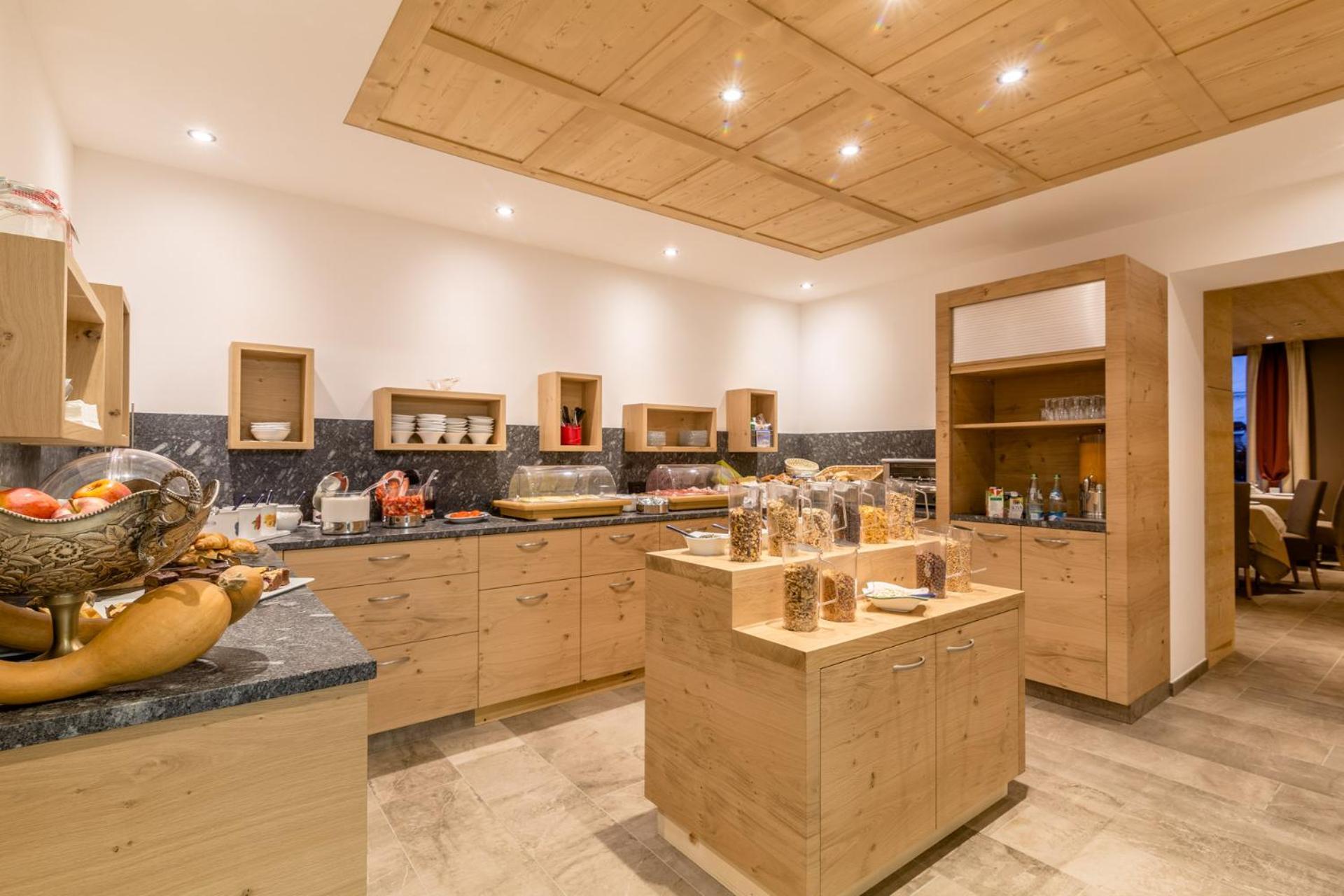 Garni Jasmin Hotell San Cassiano  Exteriör bild